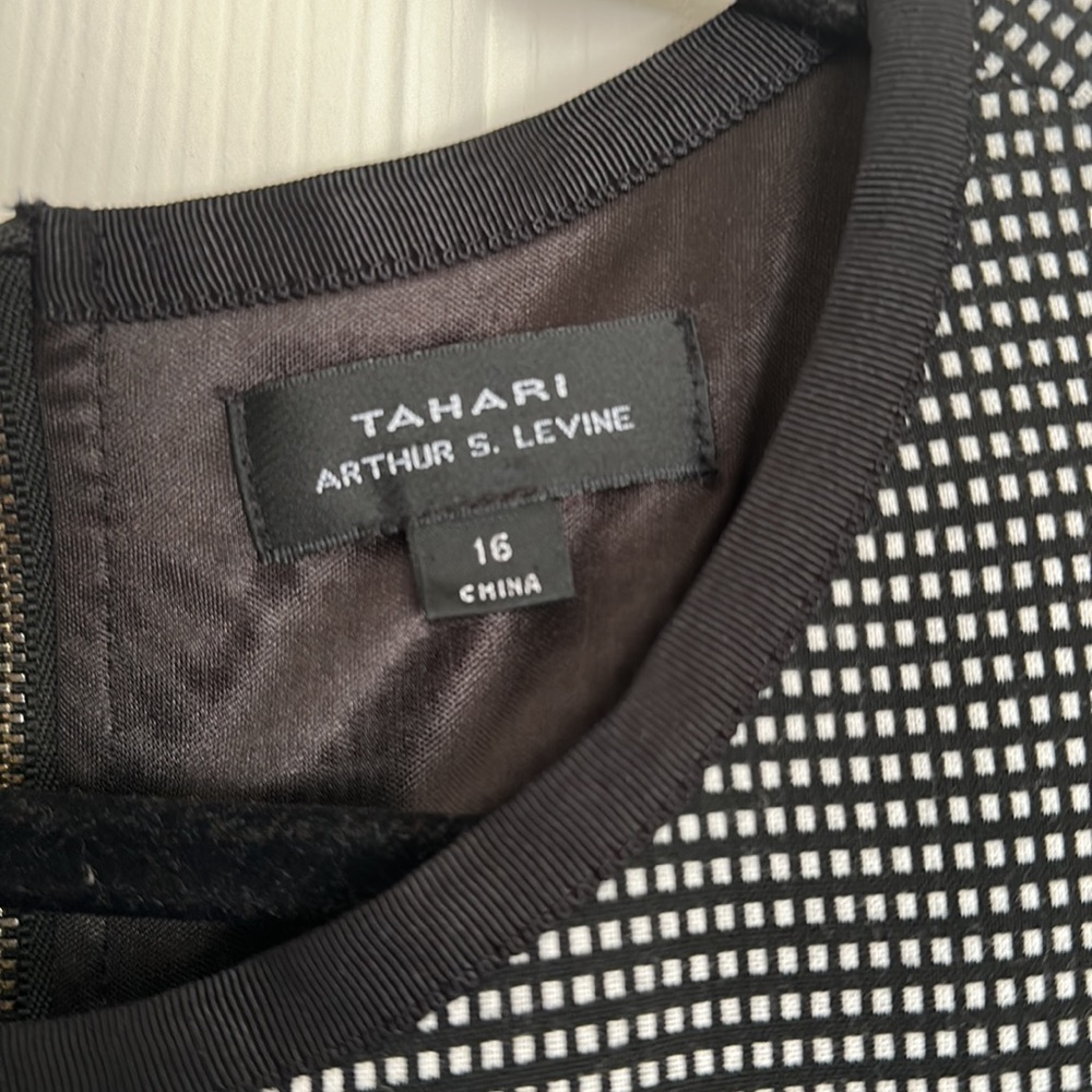 Black and white career dress - Picture 5 of 7